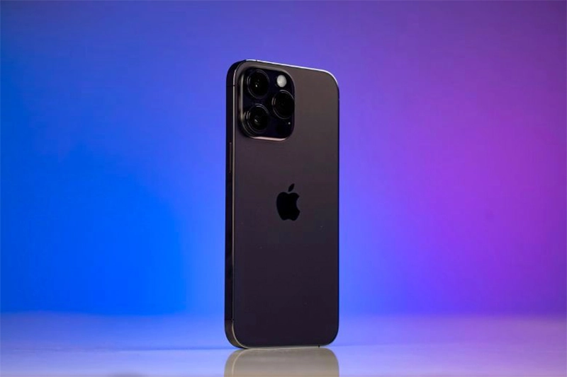 nen-chon-mua-phone-14-pro-max-hay-djoi-iphone-15-pro-max-luc-nay