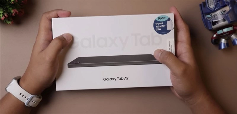 djap-hop-galaxy-tab-a9-xem-ket-cau-ngoai-va-trong-co-gi