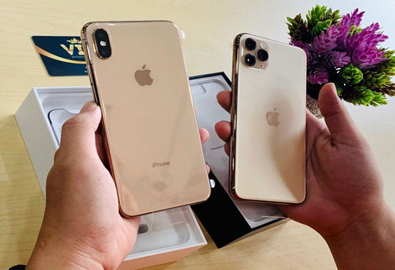 so-sanh-thoi-luong-iphone-xs-max-cac-iphone-tien-nhiem