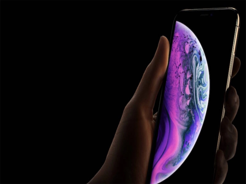 iPhone Xs lộ ảnh trên tay trước giờ G, hóa ra hình nền mới là để che tai thỏ