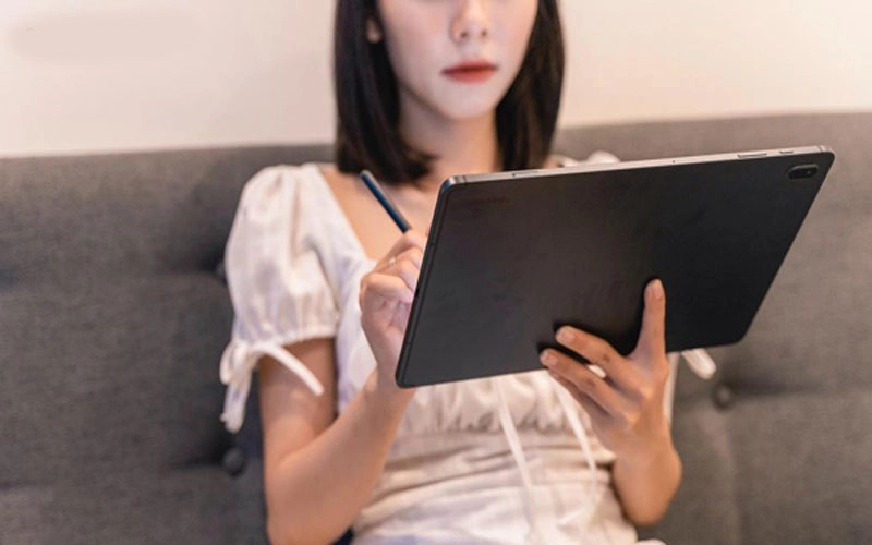 nguyen-nhan-man-hinh-galaxy-tab-s7-fe-bi-chay-muc