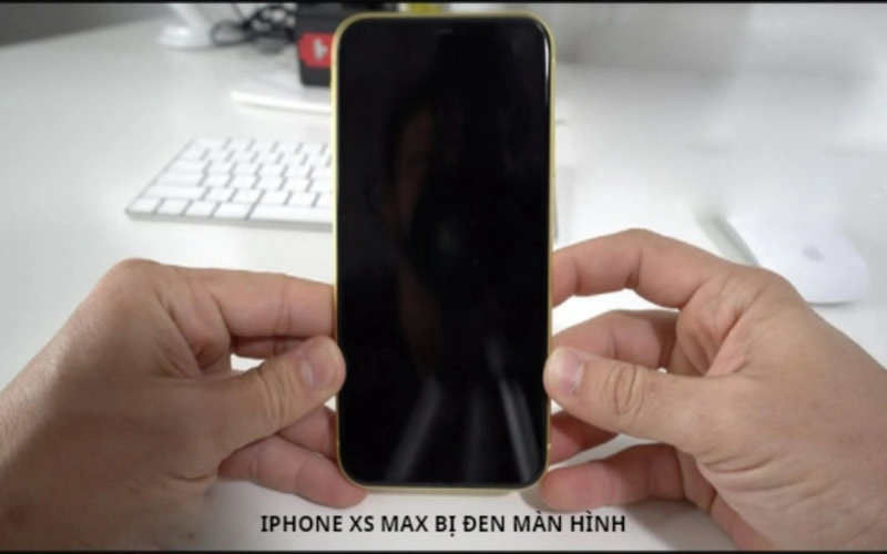 man-hinh-iphone-xs-max-bi-den