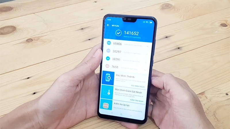 cac-luu-y-khi-su-dung-djien-thoai-sau-khi-ep-kinh-man-hinh-xiaomi-mi-8-lite