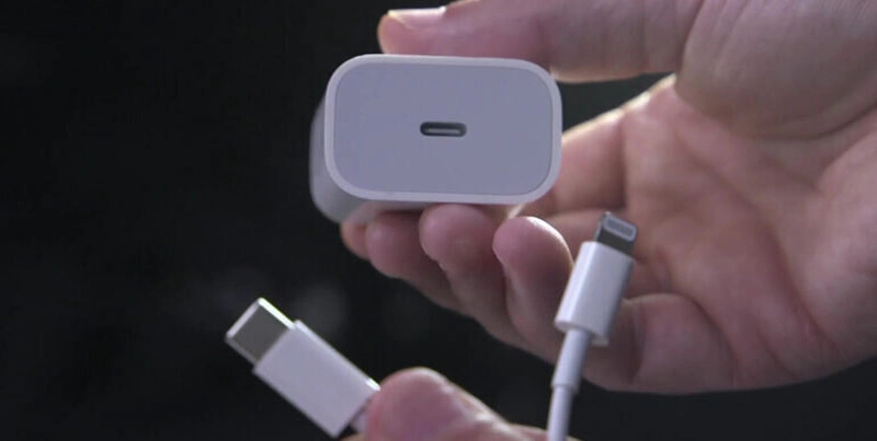 iphone-14-pro-max-dung-cong-sac-gi
