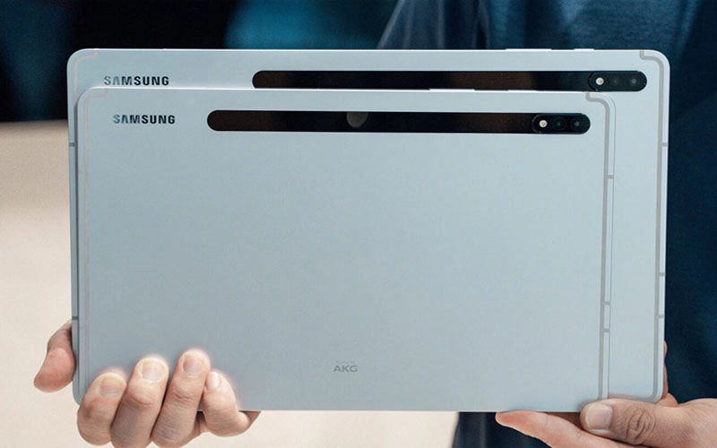 nen-chon-mua-dong-samsung-galaxy-tab-s8-hay-s8-plus-phu-hop-hon-cho-ban