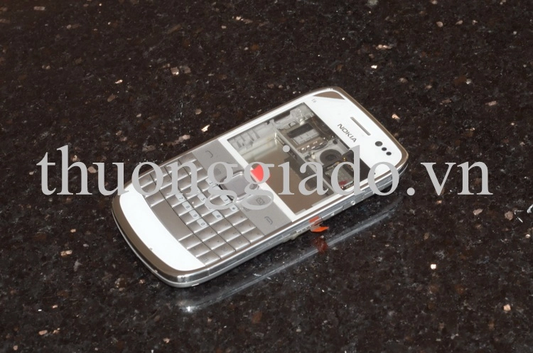 Bộ vỏ Nokia E6-00 Chính Hãng (Gồm cả cảm ứng+phím+cáp bo phím)