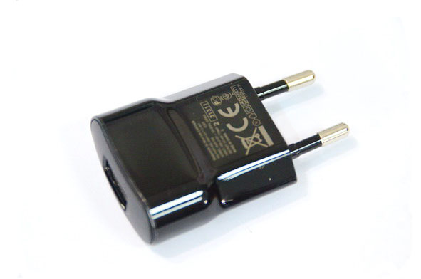 Củ Sạc BlackBerry Bold 9900 9930 Original Travel Adapter