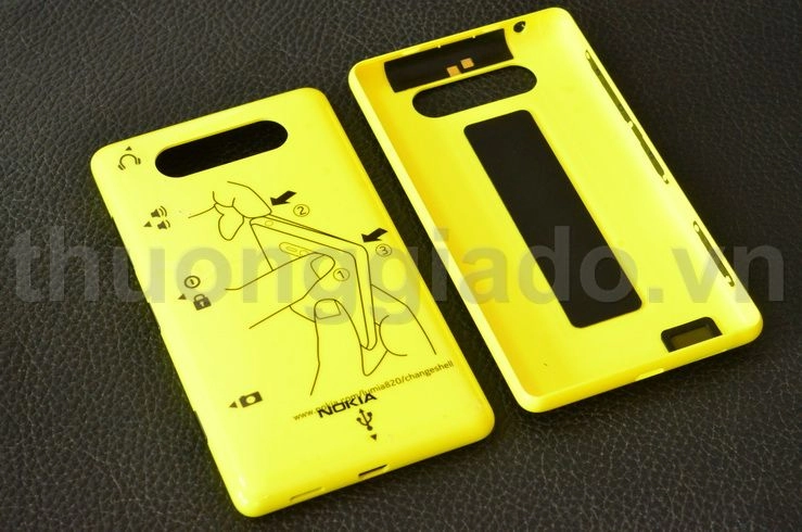 Nắp lưng, nắp đậy pin cho Nokia Lumia 820 Màu Vàng ( ORIGINAL BACK COVER )