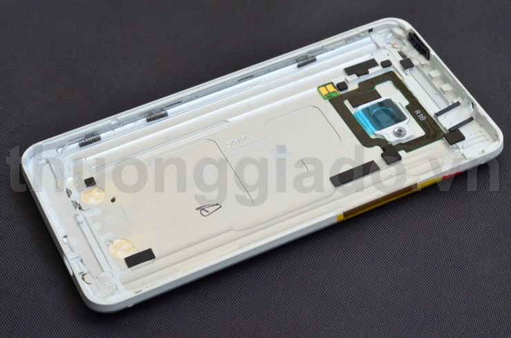 Thay vỏ HTC One (M7) màu xanh chính hãng