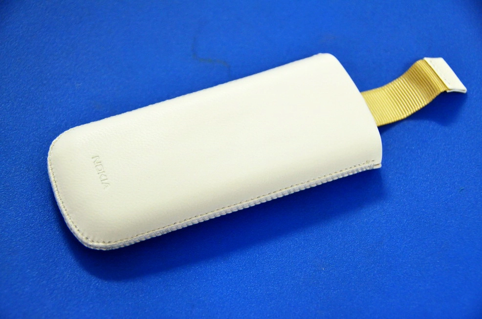 Bao da theo máy Nokia 6700c gold