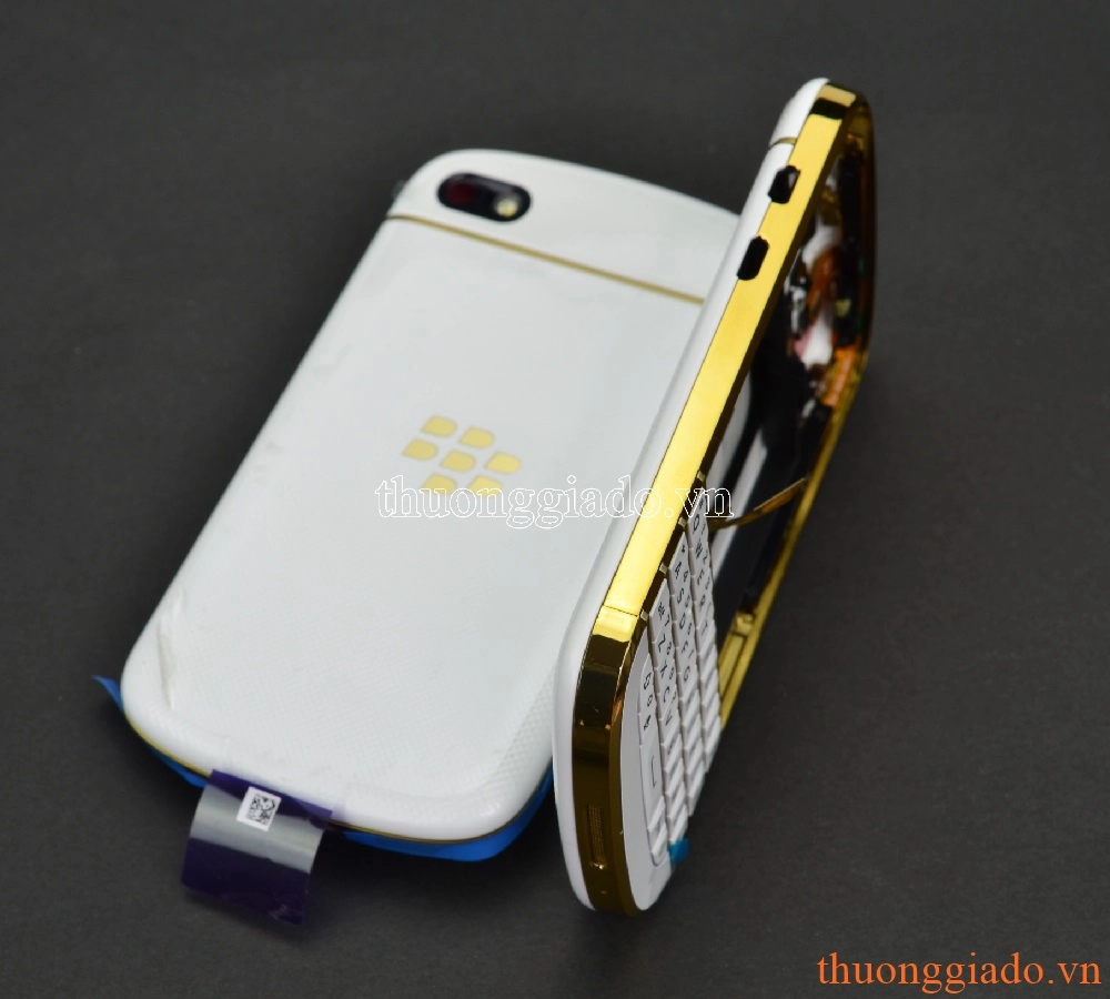 Thay bộ vỏ Blackberry Q10 màu trắng gold chính hãng