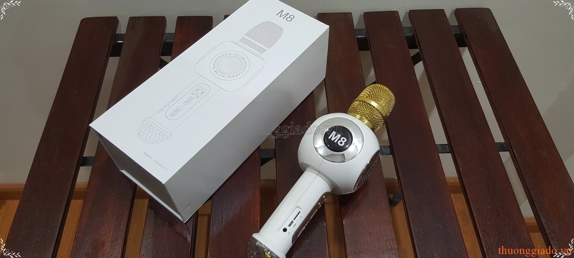 Míc kèm loa hát Karaoke M8 chính hãng (Có đèn led nhấp nháy)