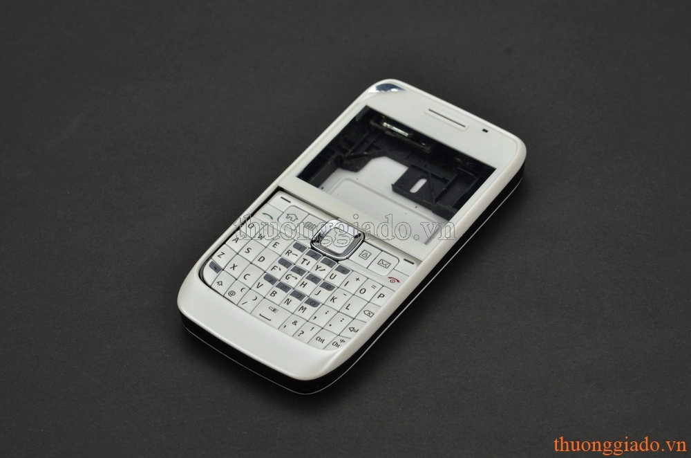 Vỏ Nokia E63 trắng sữa (full bộ) Vỏ Nokia E63 trắng sữa (full bộ)