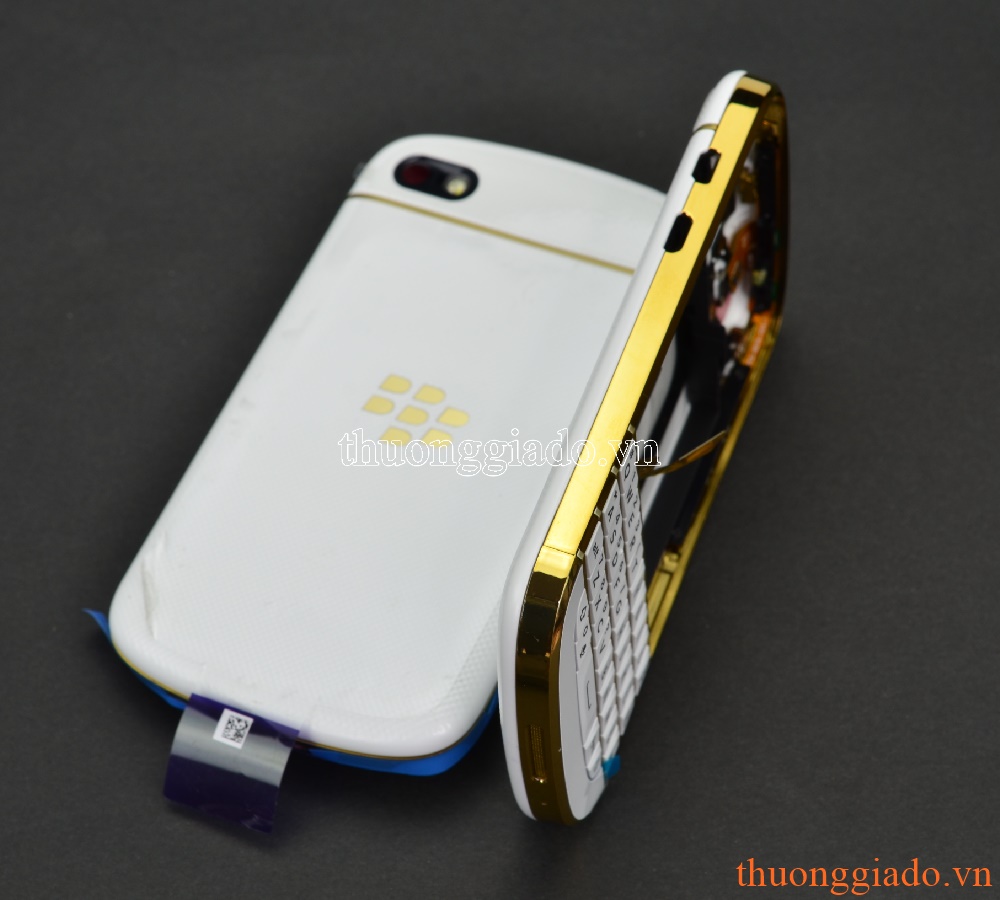 Thay bộ vỏ Blackberry Q10 màu trắng gold chính hãng
