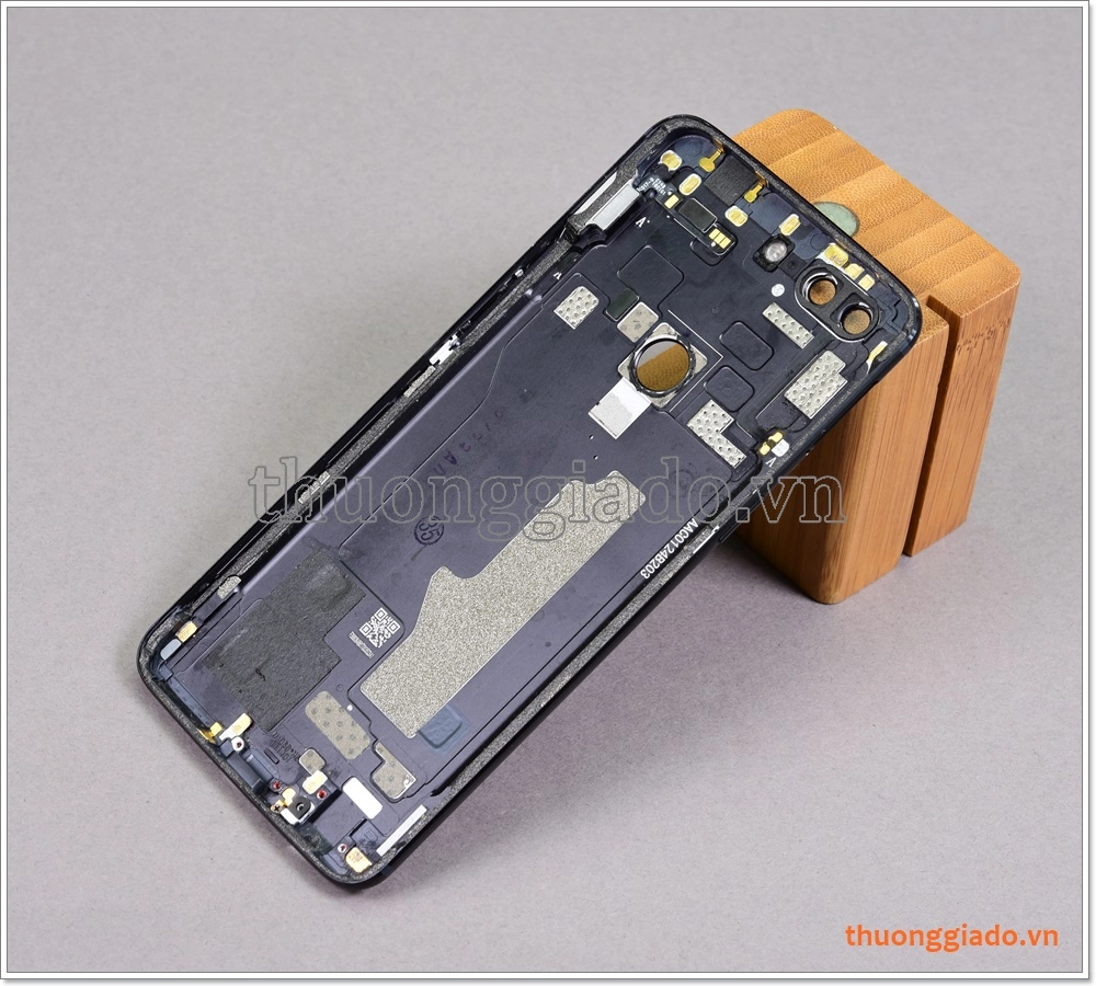 Thay vỏ OnePlus 5T, kèm kính camera sau