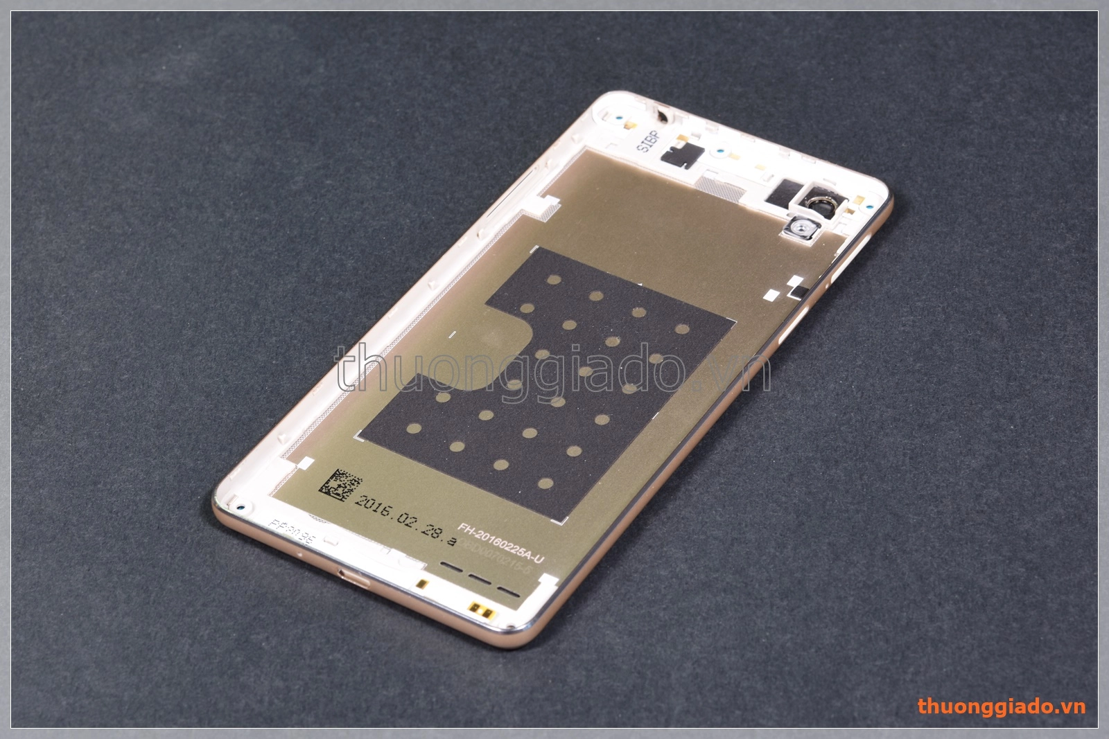 Thay vỏ OPPO F1/ OPPO A35 màu vàng (không kèm khung viền màn hình)