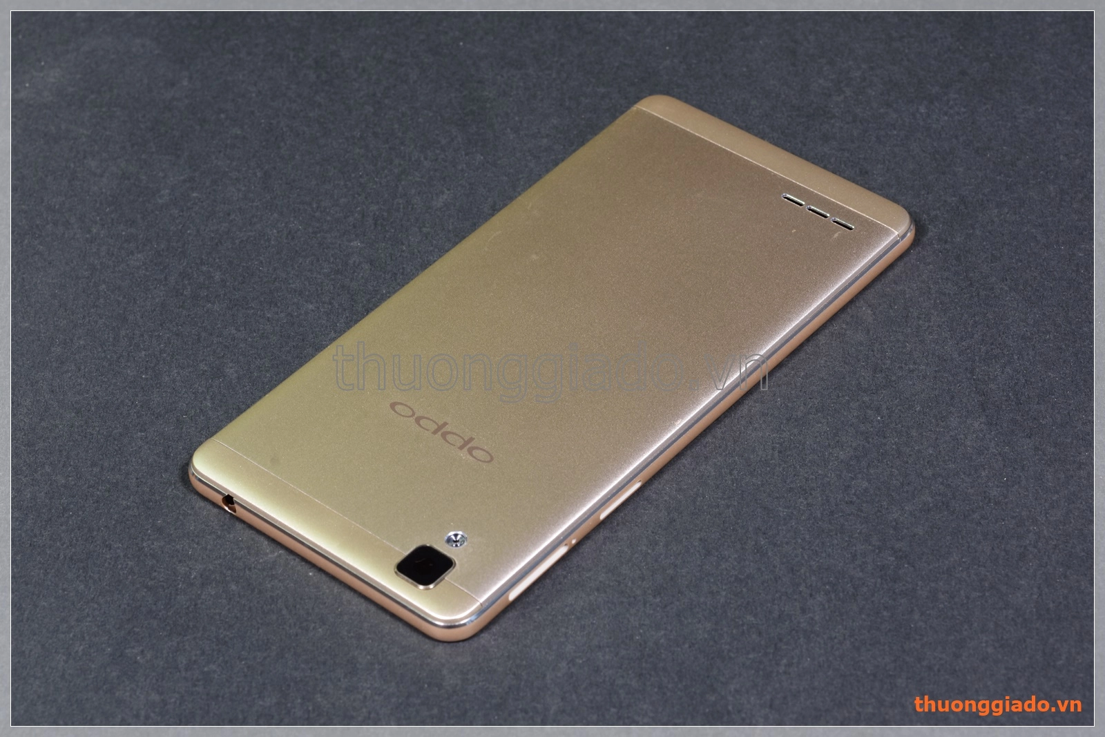 Thay vỏ OPPO F1/ OPPO A35 màu vàng (không kèm khung viền màn hình)