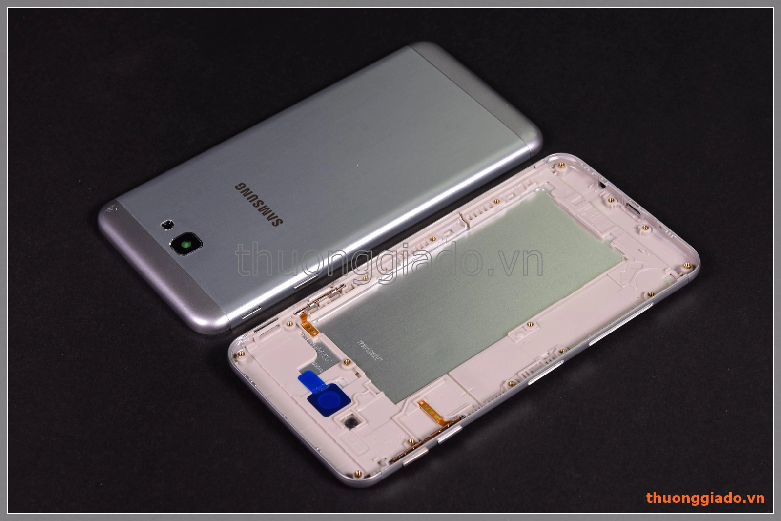 Thay vỏ Samsung J7 Prime màu trắng bạc