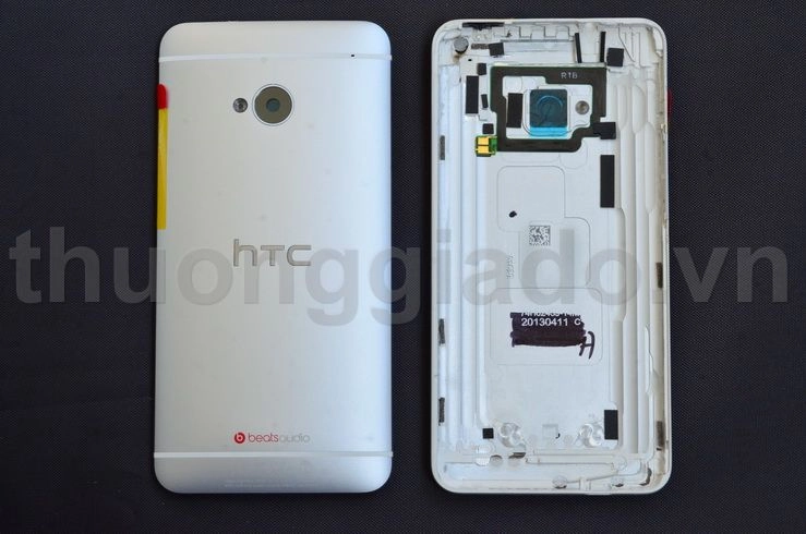 Thay vỏ HTC One (M7) màu xanh chính hãng