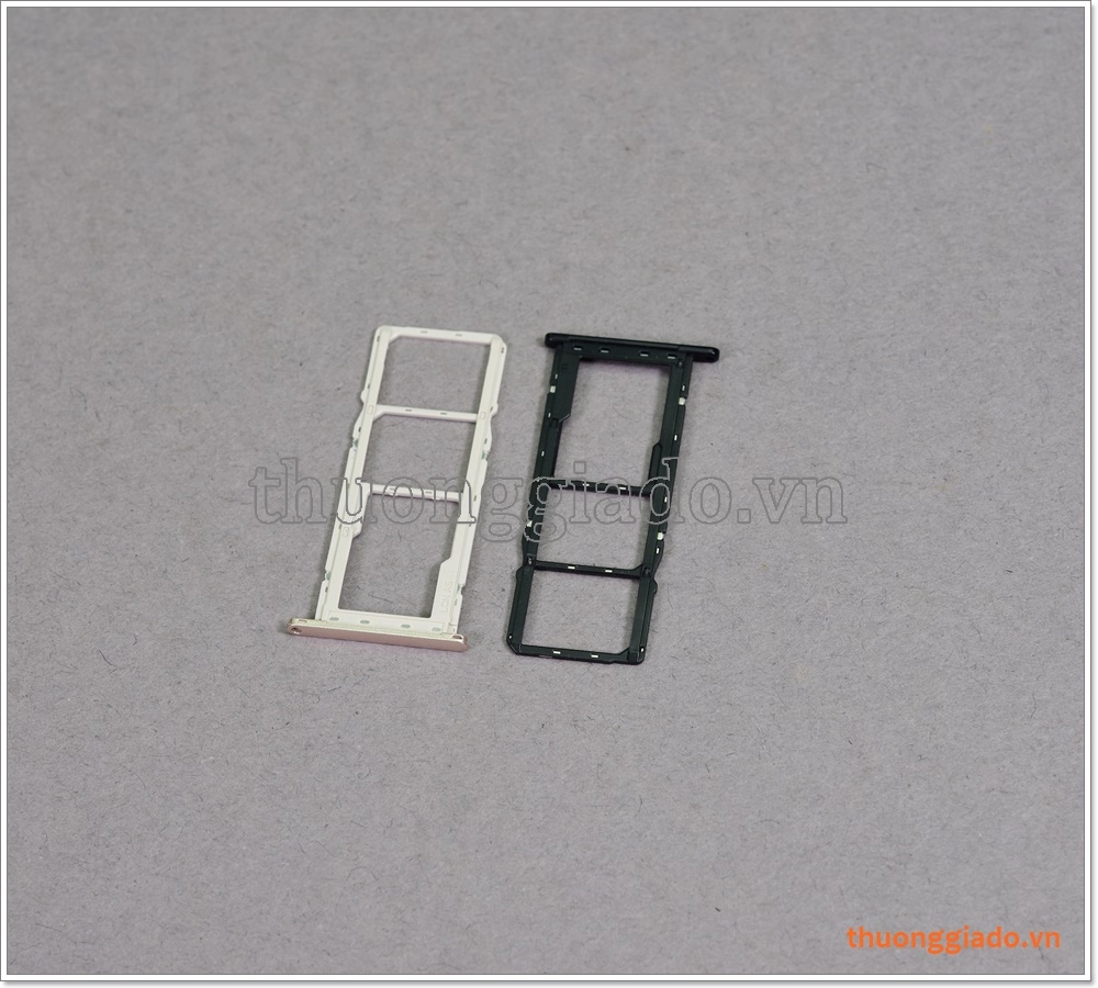 Khay sim Motorola G7 Play, với 03 ngăn đựng nano sim, kèm thẻ nhớ