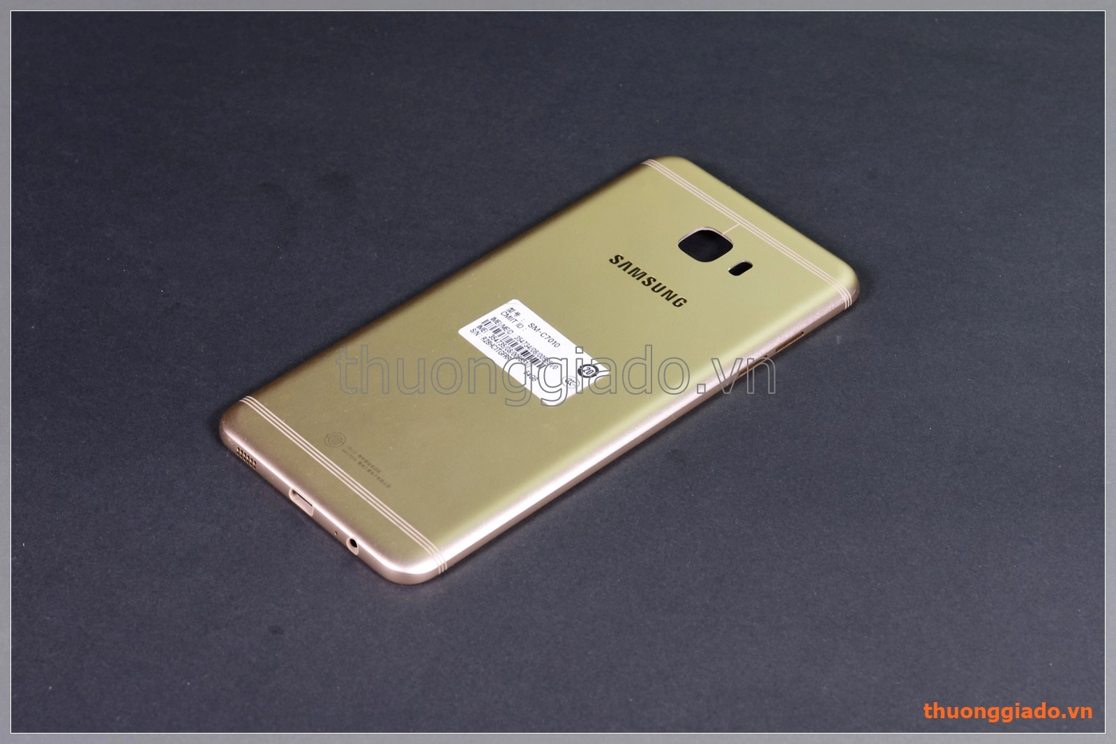 Thay vỏ Samsung C7 Pro/ C7010 màu vàng (hàng tháo máy)