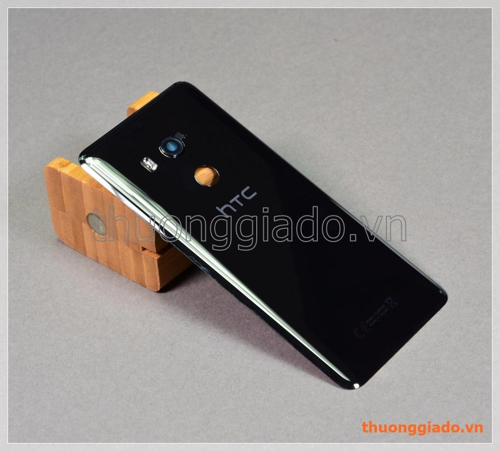 Thay kính lưng HTC U11 EYES (nắp lưng kính, nắp đậy pin, vỏ lưng)