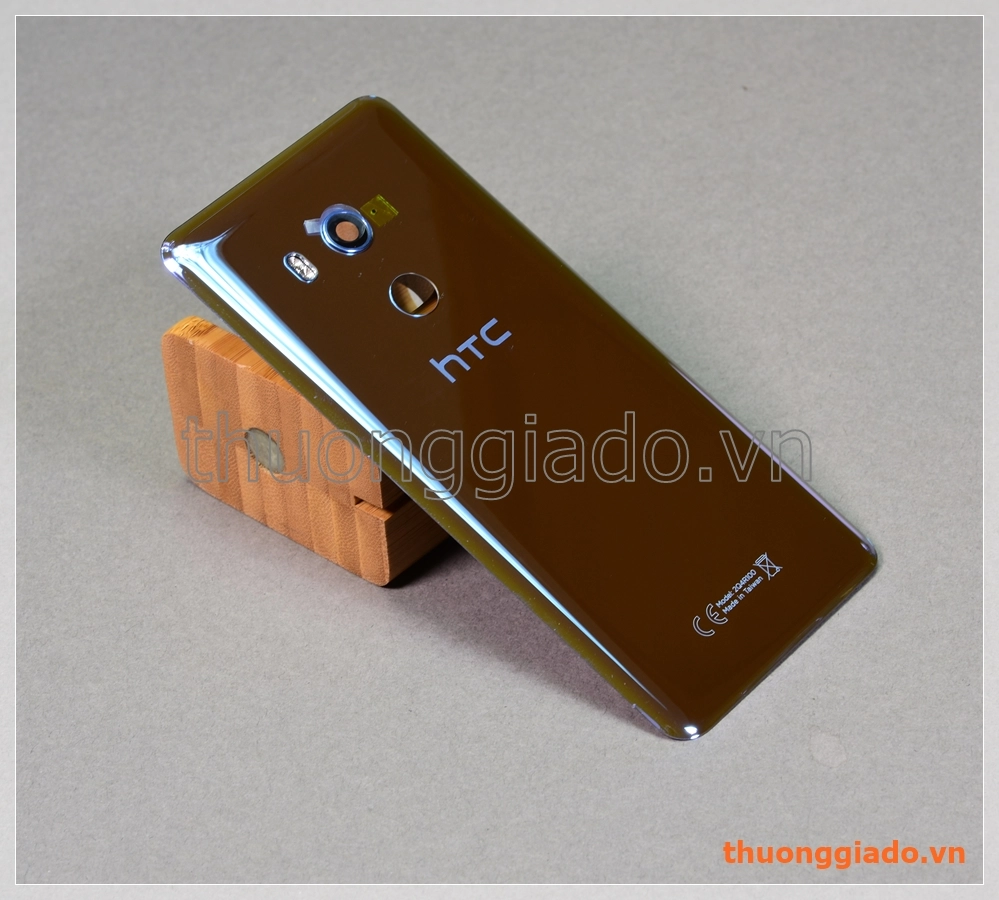 Thay kính lưng HTC U11 EYES (nắp lưng kính, nắp đậy pin, vỏ lưng)