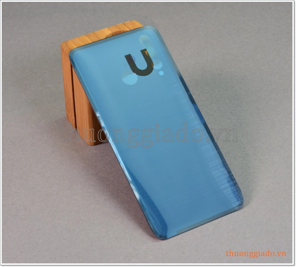 Thay kính lưng Huawei Nova 4 (6.4 inch), thay nắp lưng kính, thay mặt lưng kính lấy ngay