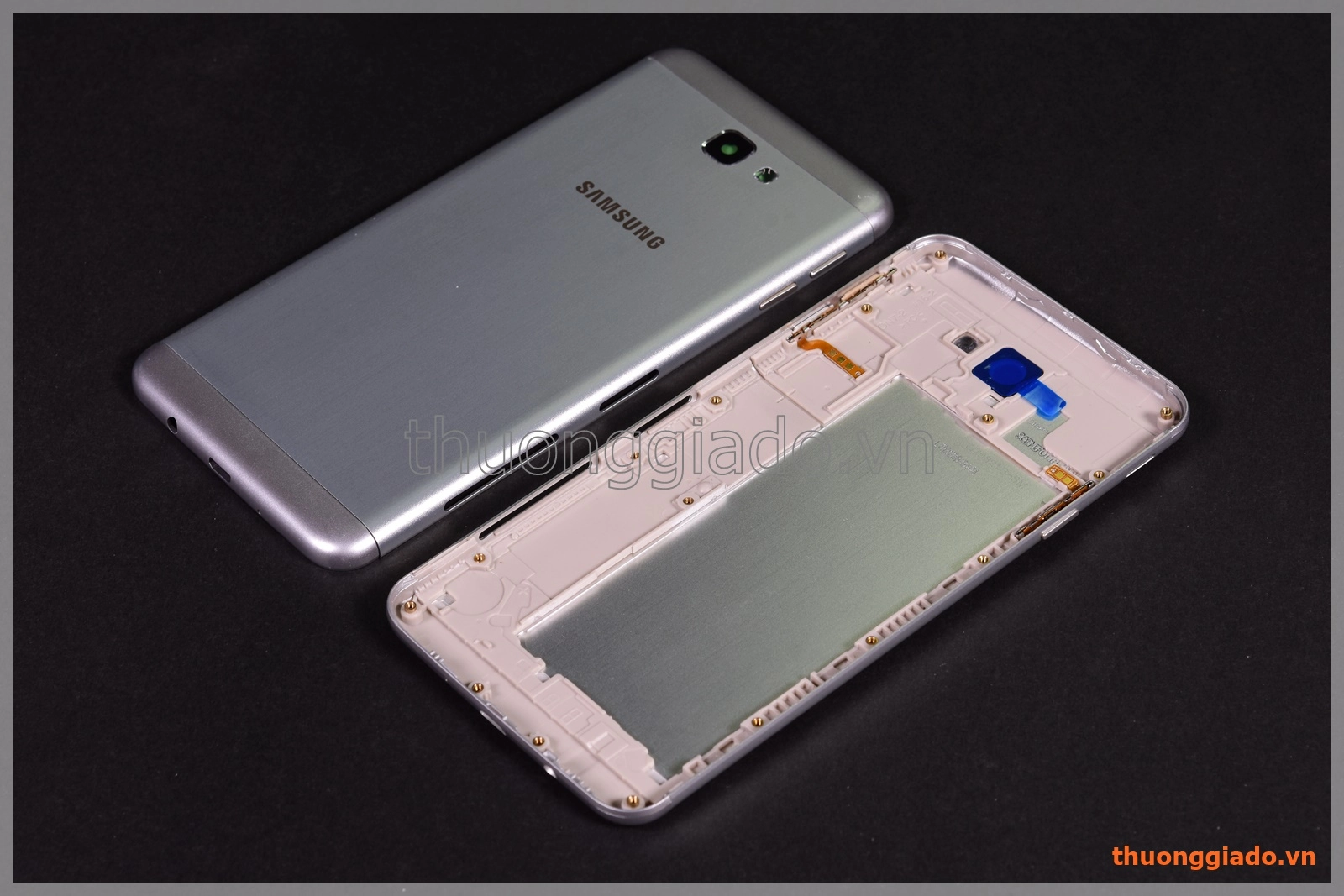 Thay vỏ Samsung J7 Prime màu trắng bạc