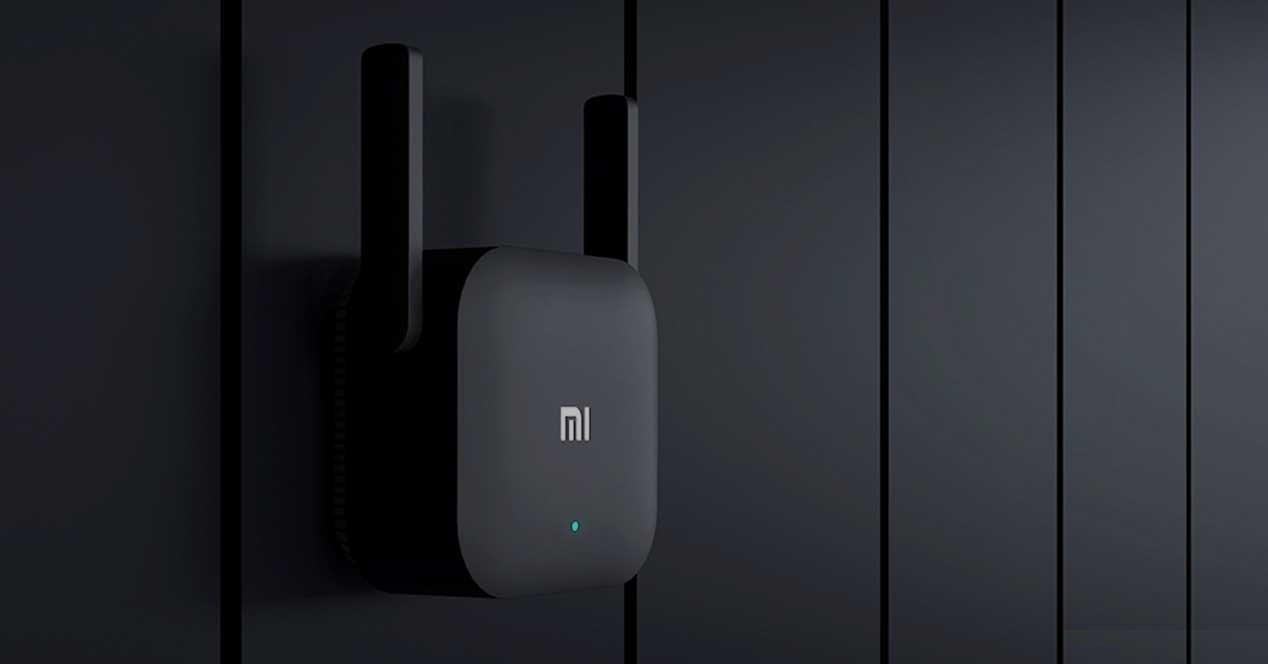 Bộ kích sóng Wifi Xiaomi Wifi Repeater Pro màu đen (2 râu - băng thông 300 Mbps)
