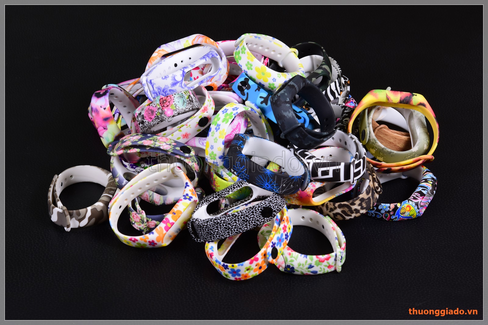 Dây đeo tay thay thế Mi Band 2 (màu sắc thời trang, chất liệu cao su)