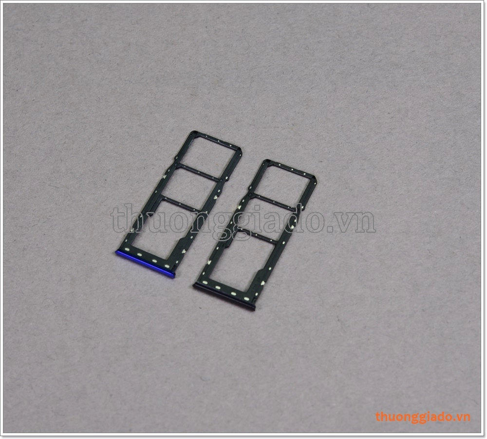 Khay sim Realme C2, gồm 03 ngăn chứa nano sim, kèm theo thẻ nhớ