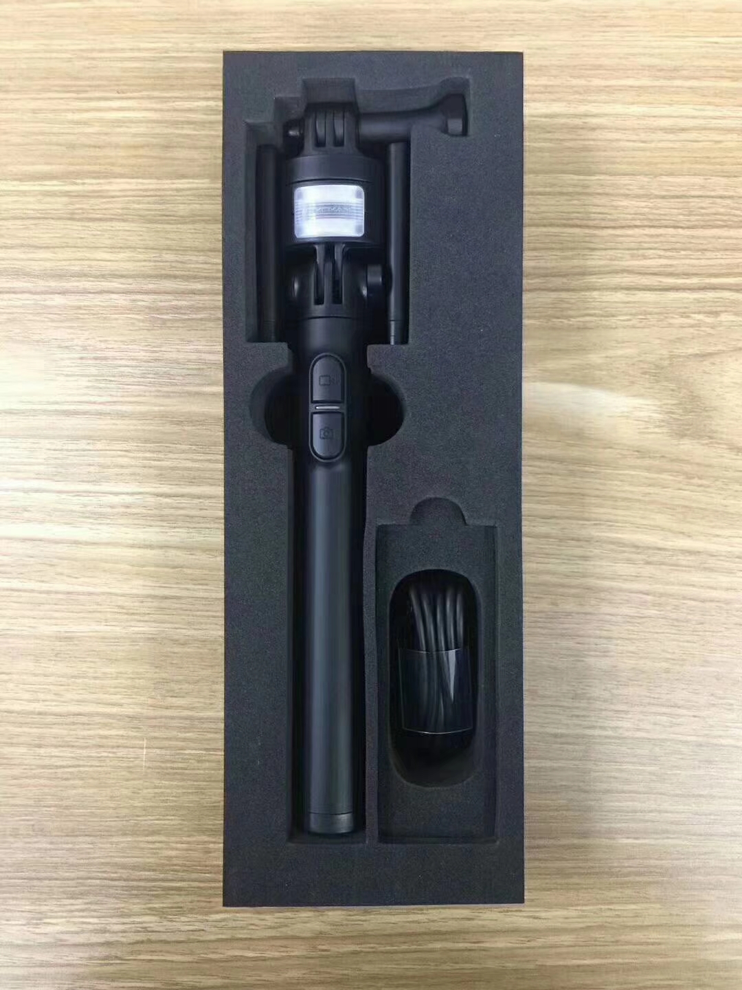 Gậy chụp ảnh tự sướng LIVEMAN S1 Selfie stick có đèn led bù sáng