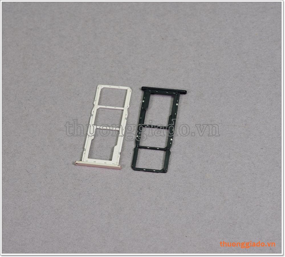 Khay sim Motorola G7 Play, với 03 ngăn đựng nano sim, kèm thẻ nhớ