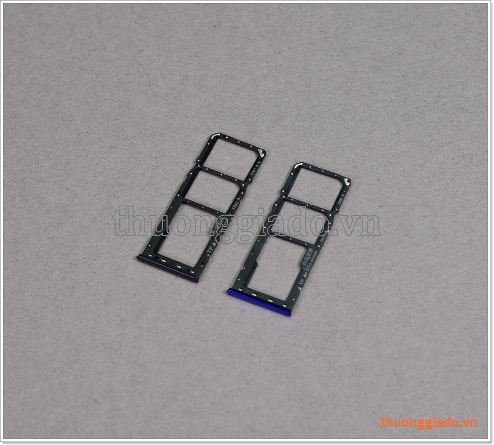 Khay sim Realme 3, gồm 03 ngăn chứa nano sim, kèm theo thẻ nhớ