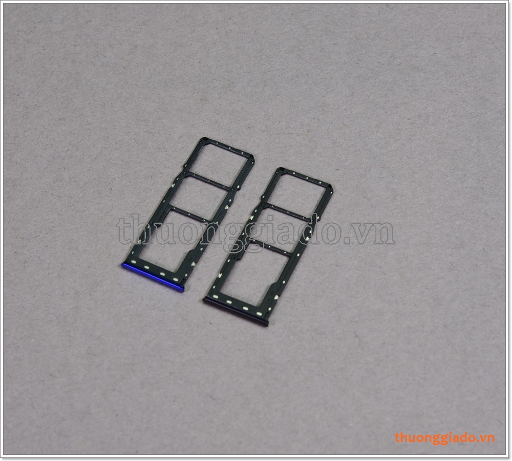 Khay sim Realme C2, gồm 03 ngăn chứa nano sim, kèm theo thẻ nhớ