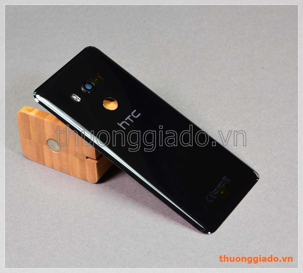 Thay kính lưng HTC U11+, HTC U11 Plus (nắp lưng kính, nắp đậy pin, vỏ lưng) Thay kính lưng HTC U11+, HTC U11 Plus (nắp lưng kính, nắp đậy pin, vỏ lưng)