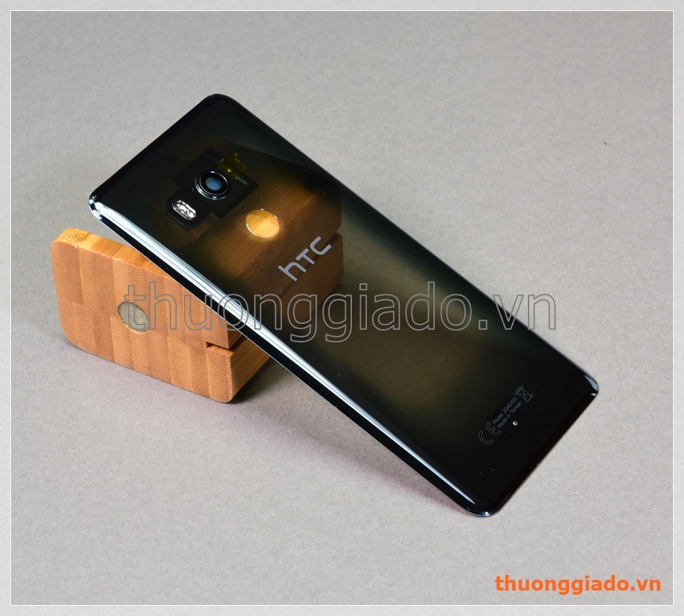 Thay kính lưng HTC U11+, HTC U11 Plus (nắp lưng kính, nắp đậy pin, vỏ lưng) Thay kính lưng HTC U11+, HTC U11 Plus (nắp lưng kính, nắp đậy pin, vỏ lưng)