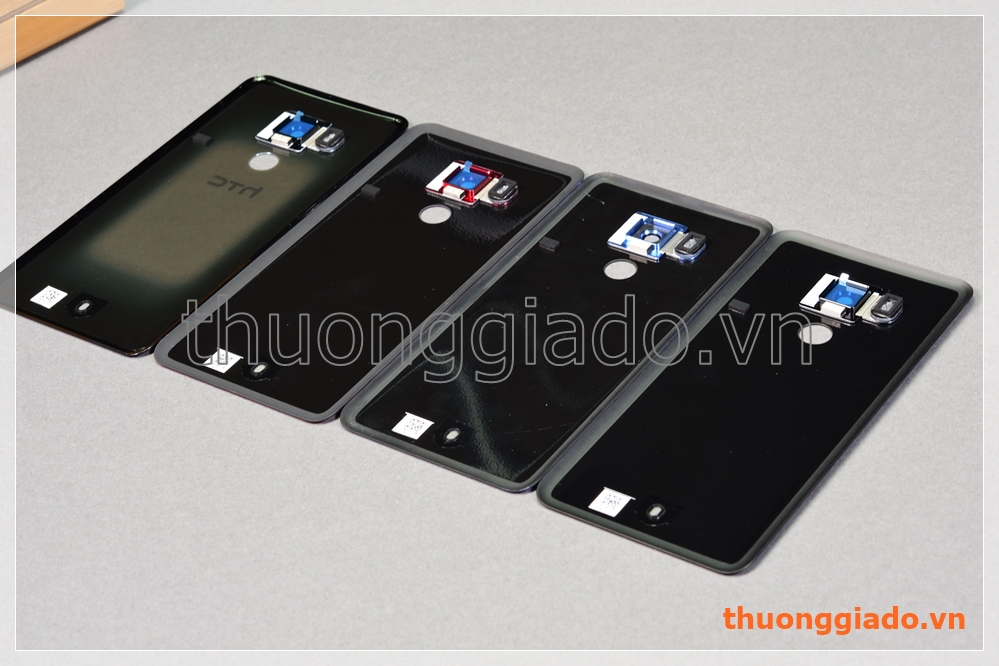 Thay kính lưng HTC U11+, HTC U11 Plus (nắp lưng kính, nắp đậy pin, vỏ lưng)