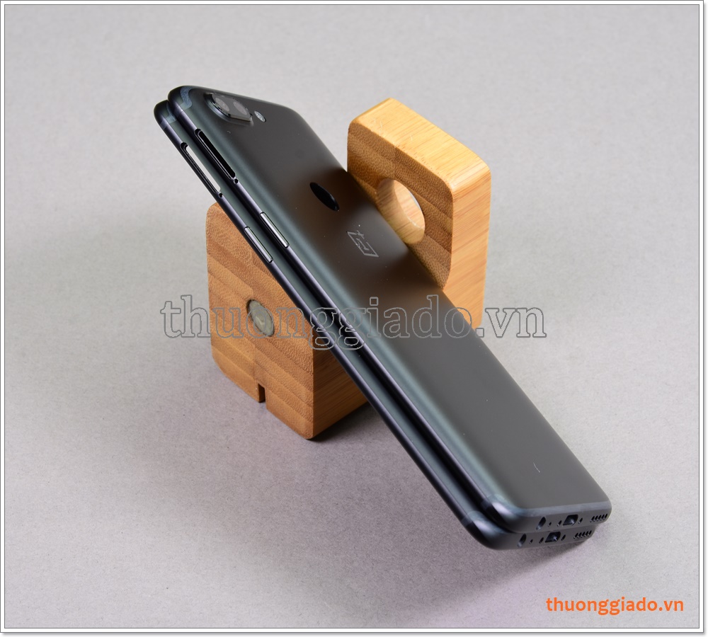 Thay vỏ OnePlus 5T, kèm kính camera sau