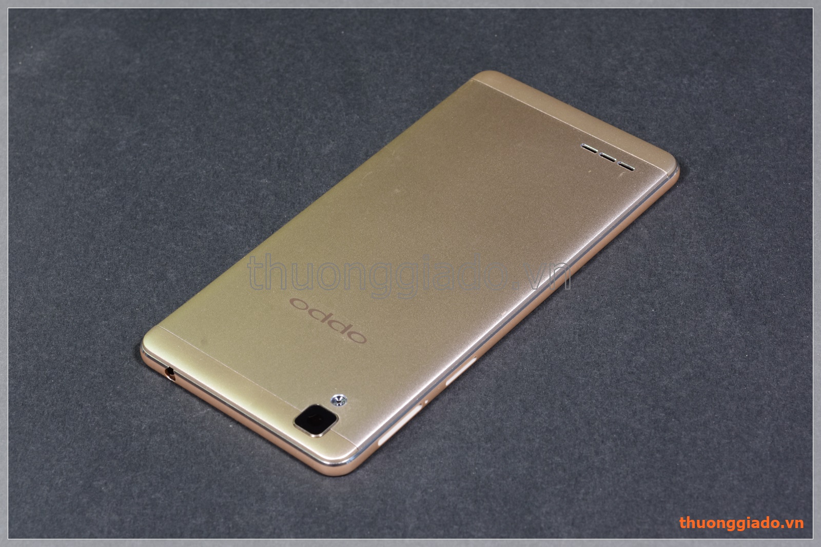 Thay vỏ OPPO F1/ OPPO A35 màu vàng (không kèm khung viền màn hình)