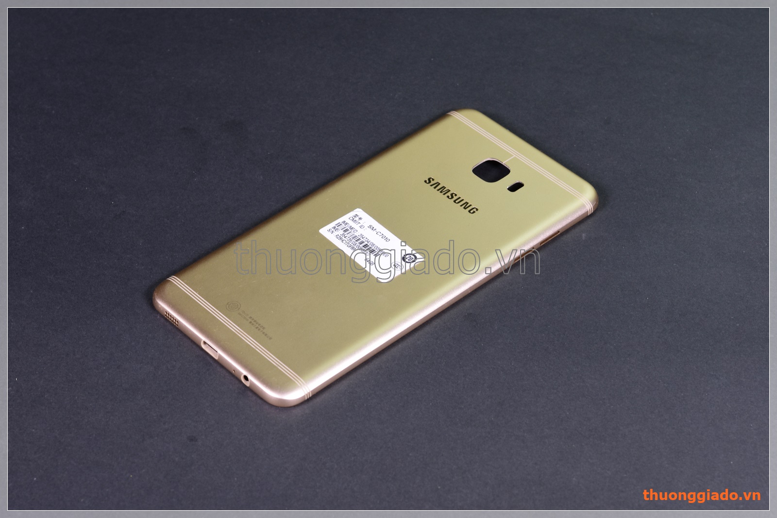 Thay vỏ Samsung C7 Pro/ C7010 màu vàng (hàng tháo máy)