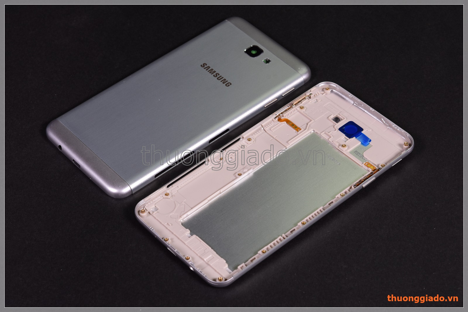 Thay vỏ Samsung J7 Prime màu trắng bạc
