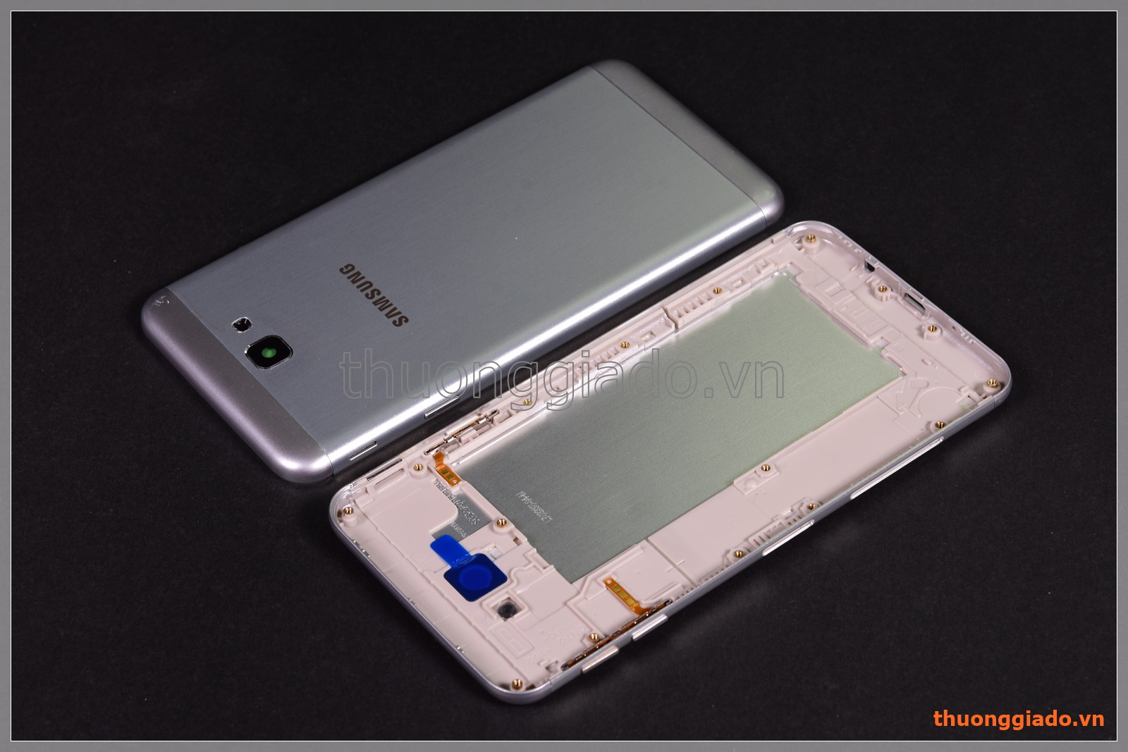 Thay vỏ Samsung J7 Prime màu trắng bạc