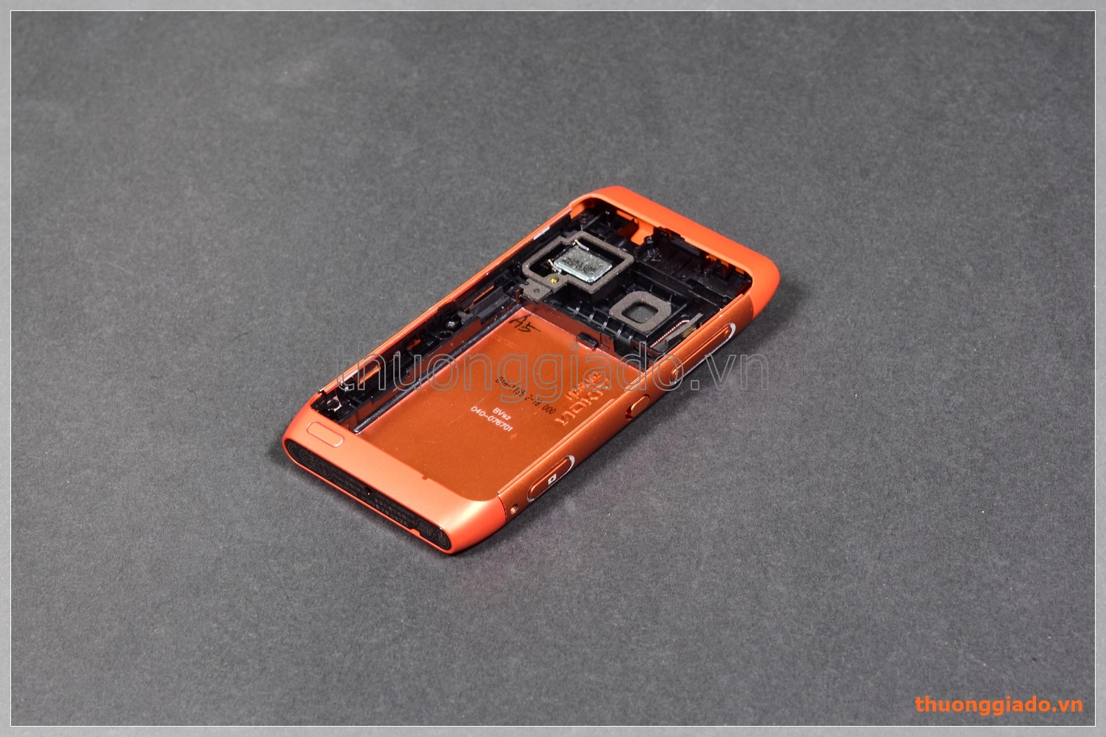 Thay vỏ Nokia N8-00 màu cam (không kèm khung viền cảm ứng), hàng tháo máy