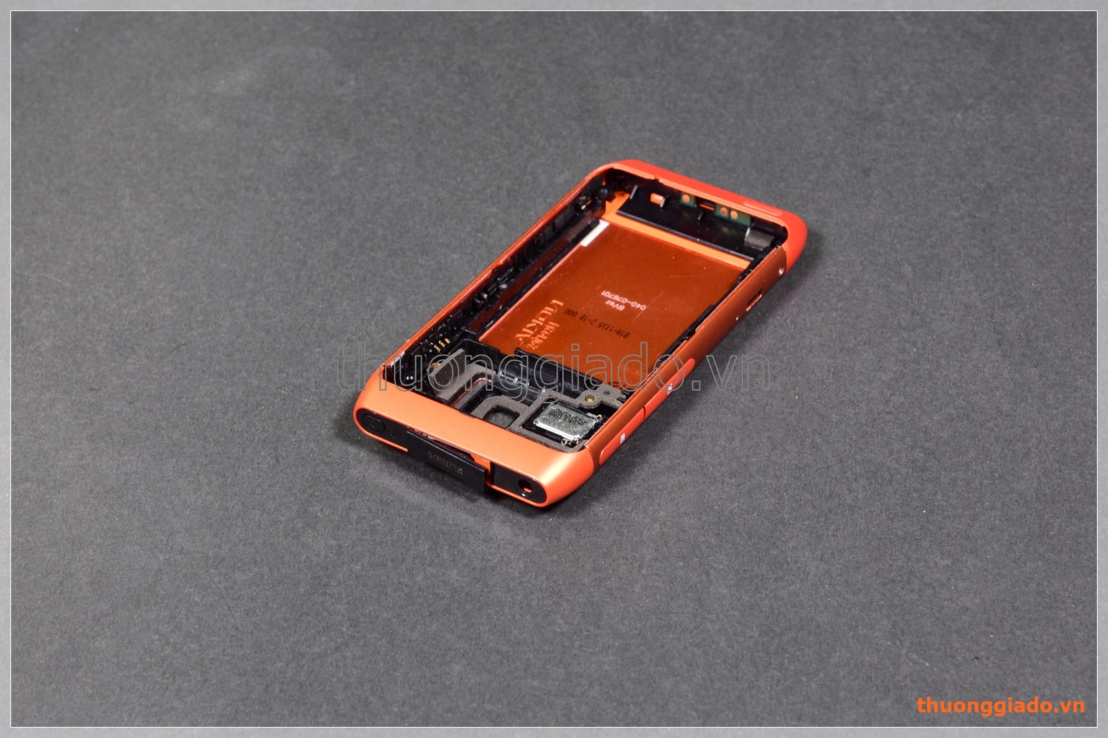 Thay vỏ Nokia N8-00 màu cam (không kèm khung viền cảm ứng), hàng tháo máy