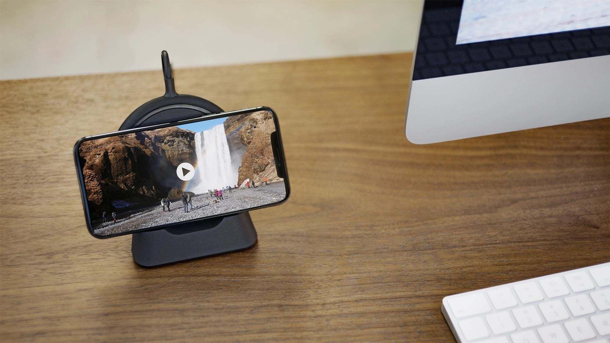 Đế sạc không dây để bàn và trên xe hơi Mophie Charge Stream Desk Stand 10W