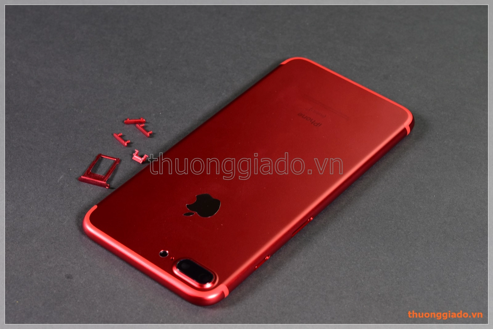 Thay vỏ iPhone 7 Plus (5.5") màu đỏ, hàng zin theo máy Thay vỏ iPhone 7 Plus (5.5") màu đỏ, hàng zin theo máy