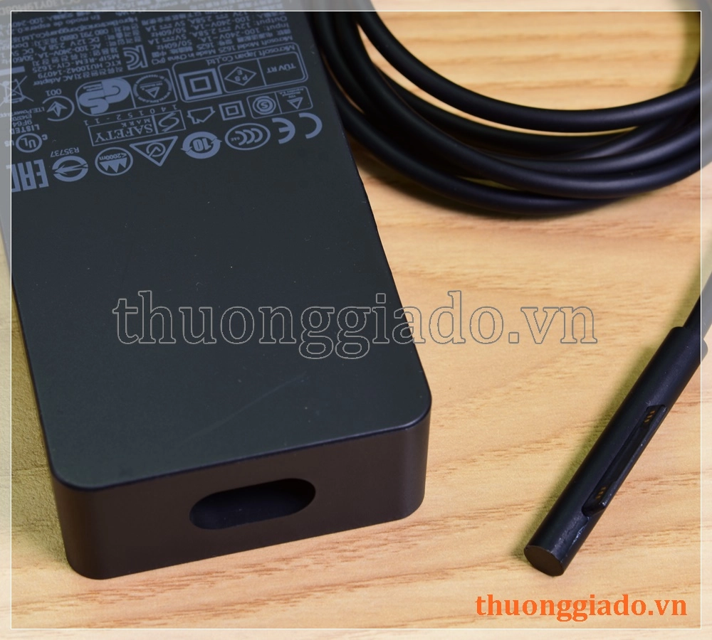 Bộ cấp nguồn Adaptor Microsoft Model 1625 for Surface Pro 3 12V-2.58A Bộ cấp nguồn Adaptor Microsoft Model 1625 for Surface Pro 3 12V-2.58A