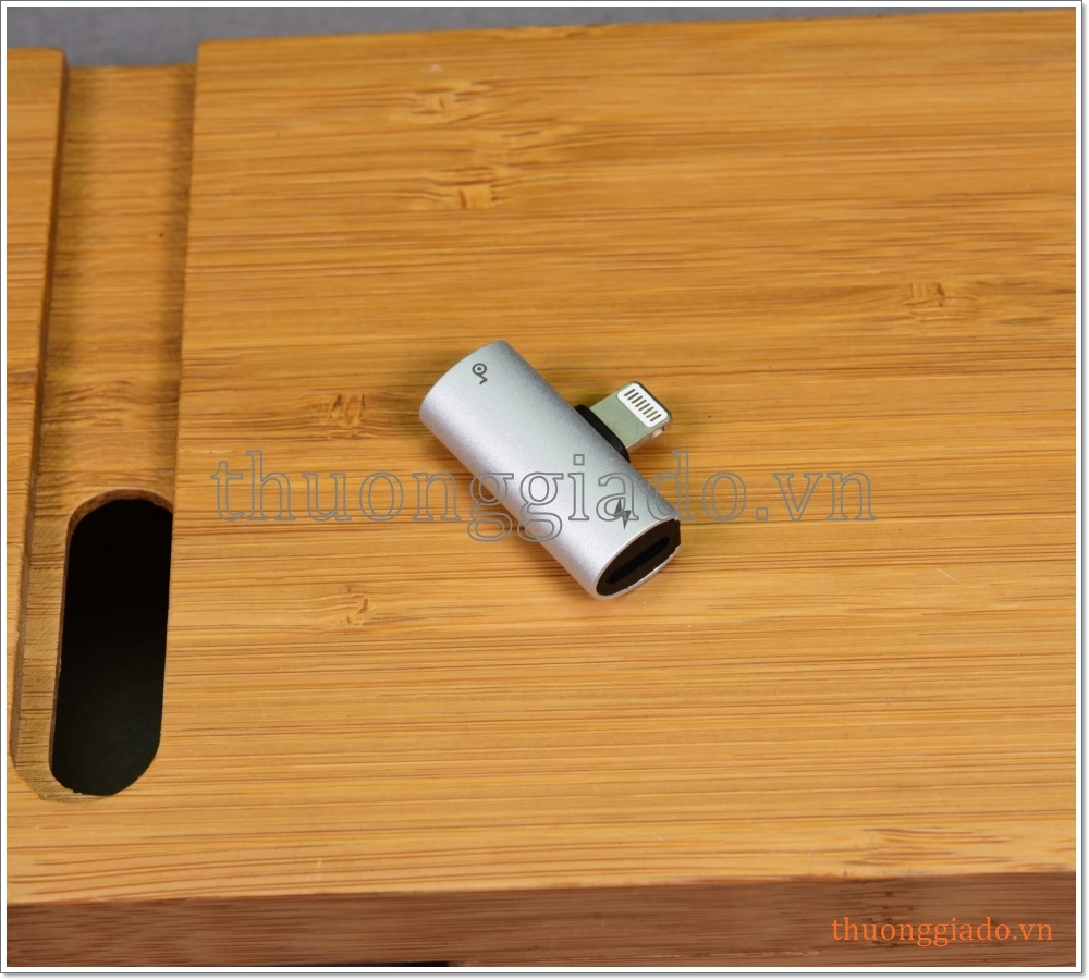 Đầu chuyển đổi 1 ra 2 cổng lightning (Baseus L46),hỗ trợ tai nghe+sạc